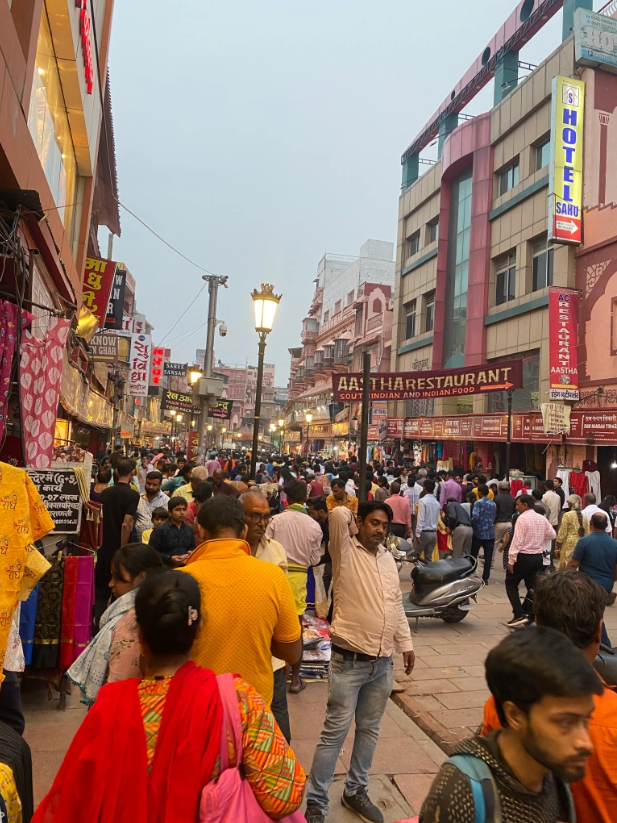 Varanasi – Lächeln, Tod und Chaos